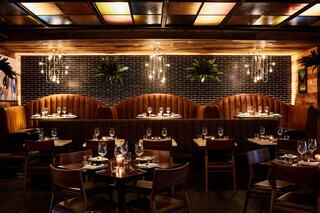 Union Tavern at Bobby Hotel Nashville – stylish restaurant interior with leather banquettes, moody lighting, modern chandeliers, and upscale dining setup.
